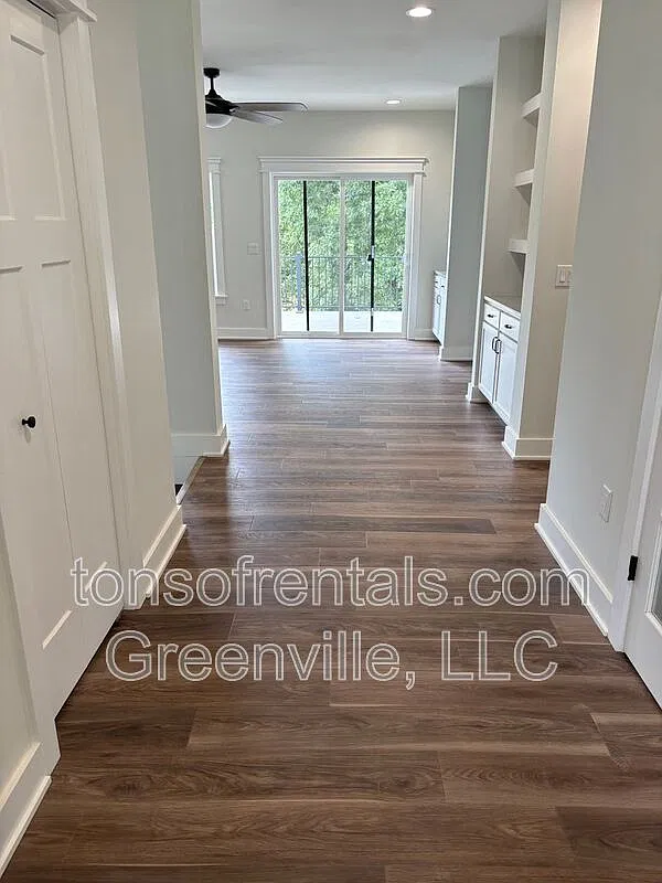 5 bed, 3.0 bath, $3,525 — Photo 2