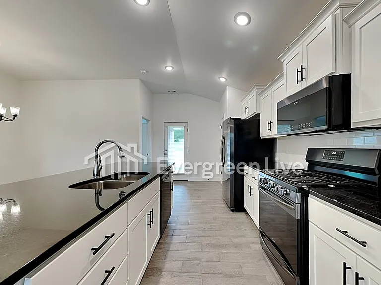 6006 NW Grant St — Photo 10