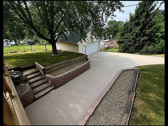 DRIVEWAY RETAINING WALLS