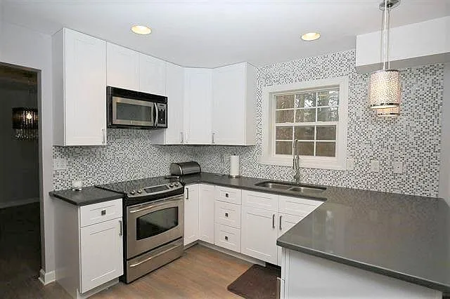 4 Round Table Rd — Photo 6
