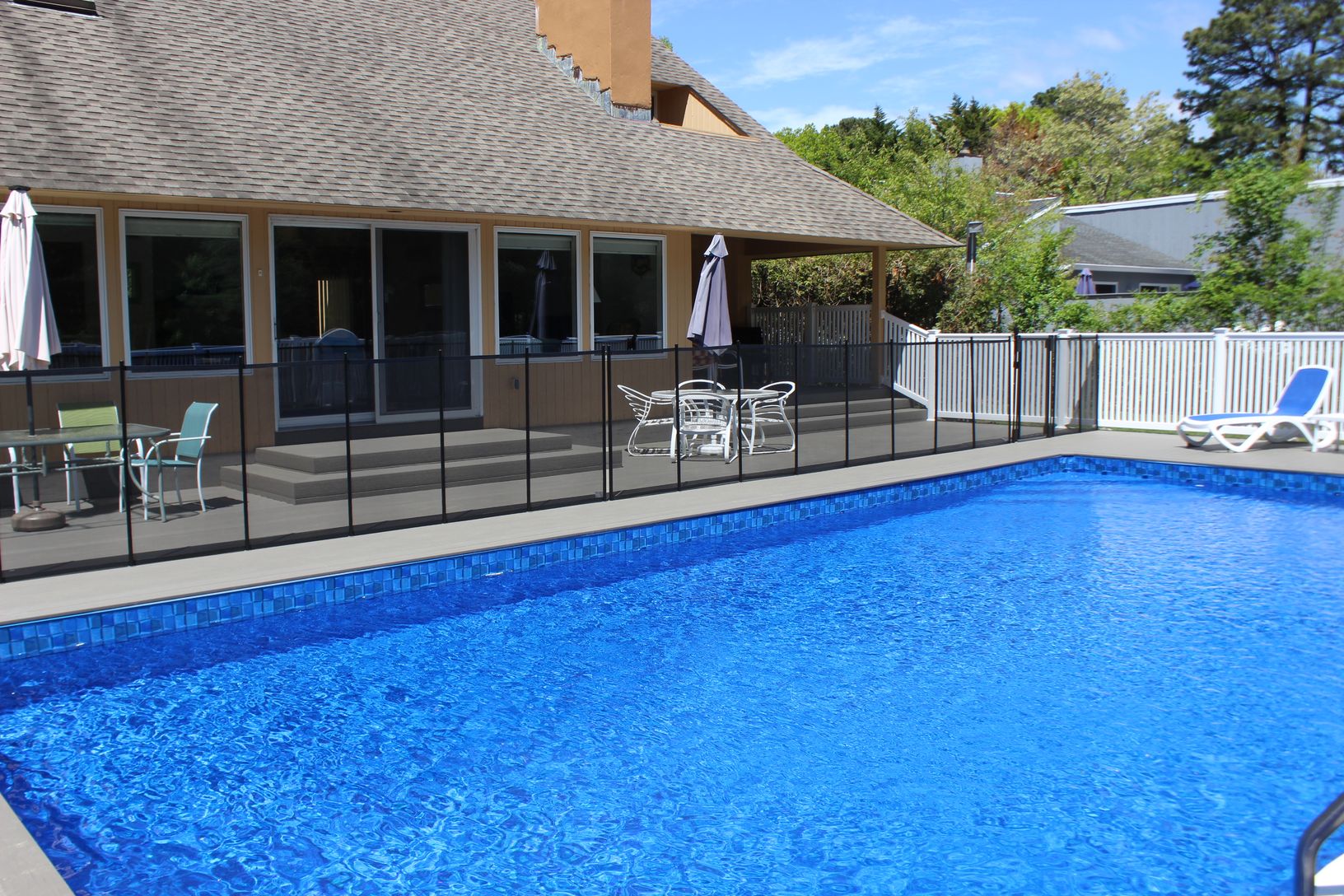  heated pool w/child proof fencing