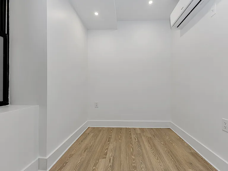 356 W 48th St #D1 — Photo 22