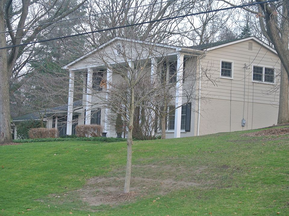 2nd image of 2940 Hickory La