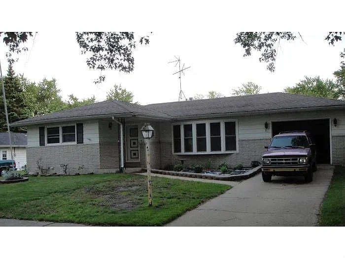 905 Broadbrook Ln photo 1