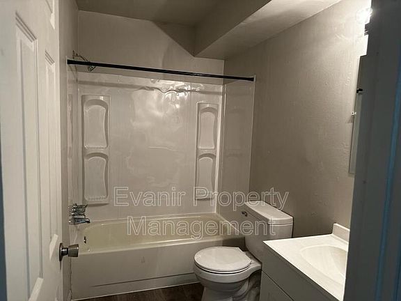 2nd image of 3057 Idylwilde Blvd APT 1-A