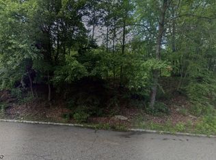 26 S Glen Rd, Kinnelon Boro, NJ 07405