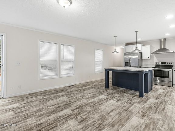 5th image of 102 Chestnut Lane