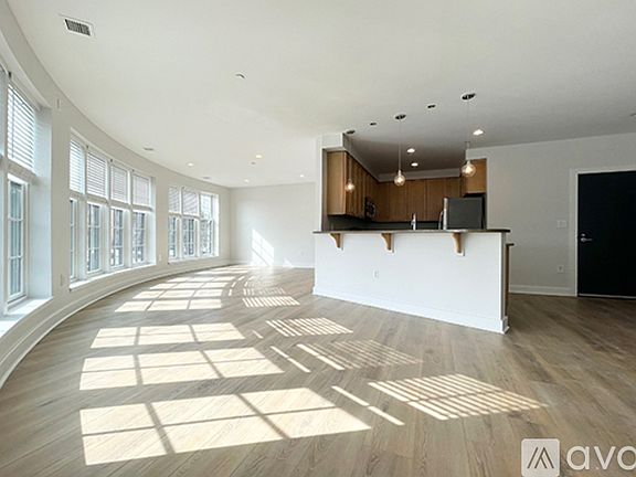 3rd image of 26 New Derby St #202R