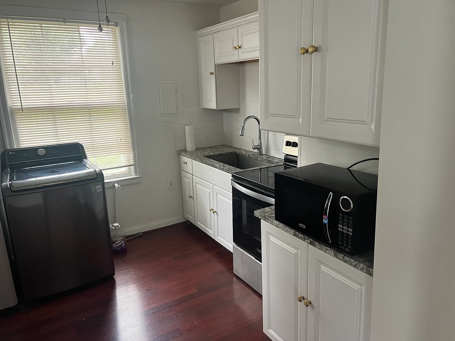 3001 Louise Dr — Photo 3