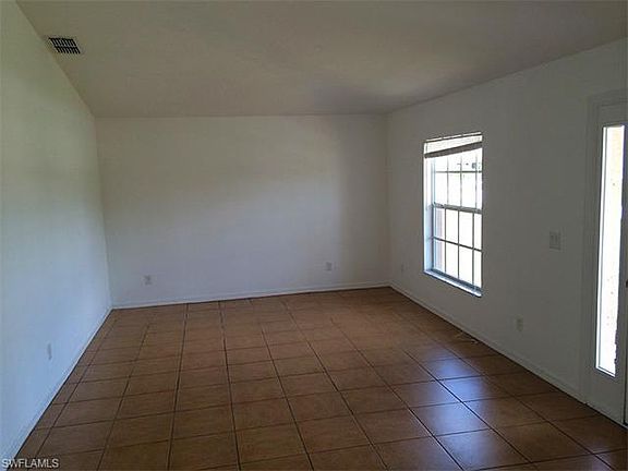 5th image of 1001 SW 37th Ter