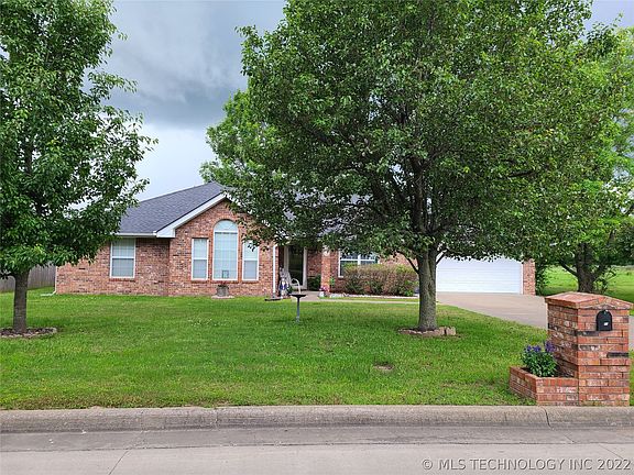 3rd image of 301 S Sally Ln