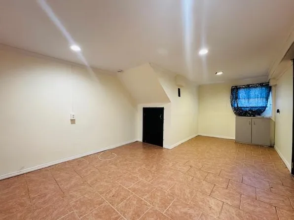 16 Briarwood Road image 9 of 12