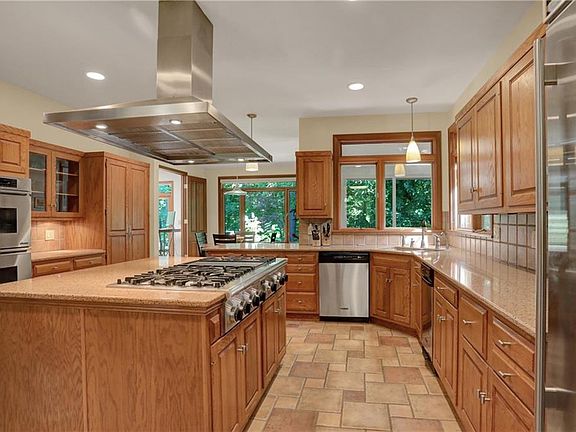 3rd image of 7030 Dubonnet Ct