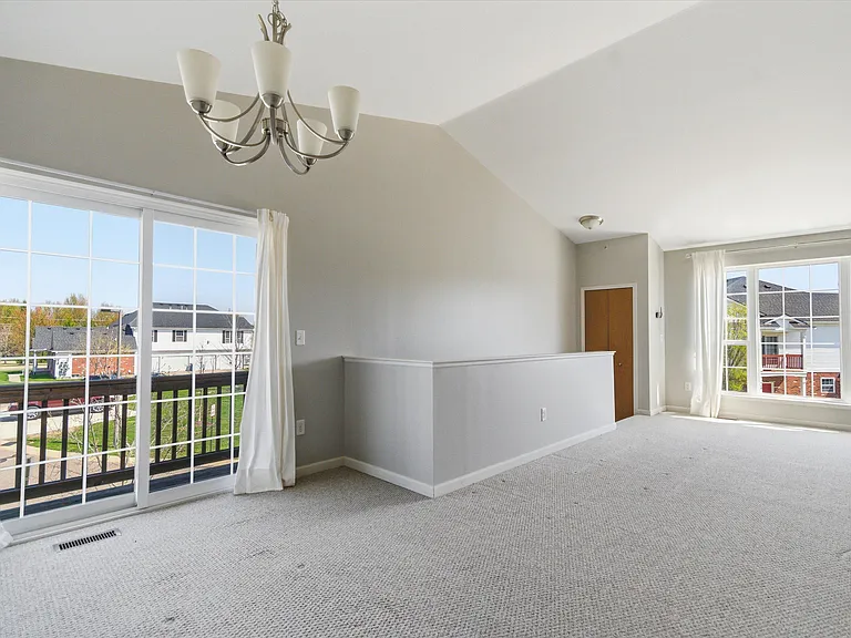 1304 Riversedge Dr — Photo 8