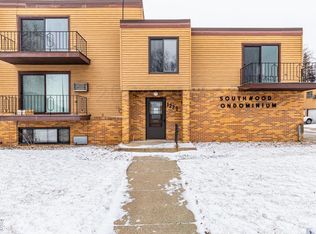 1225 7th St S APT 5, Moorhead, MN 56560