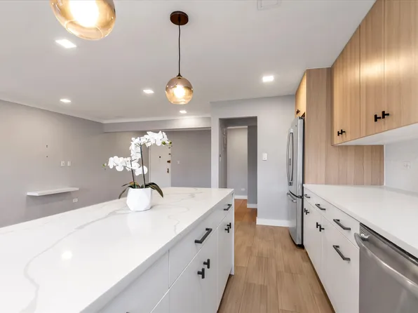 67-12 Yellowstone Boulevard image 9 of 24