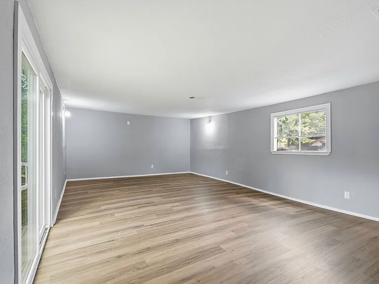 1717 Hemphill Dr — Photo 6