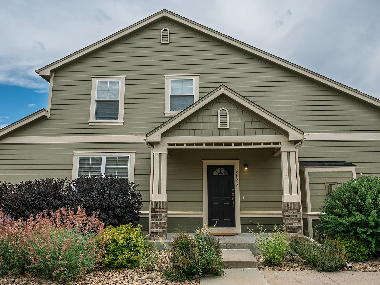 3 bed, 2453 sqft, $2,575 — Photo 3