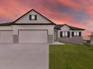 20126 U St, Omaha, NE 68135