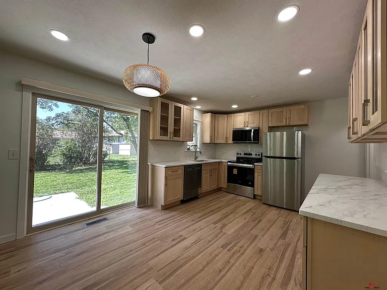 1839 W Arlington Cir — Photo 14