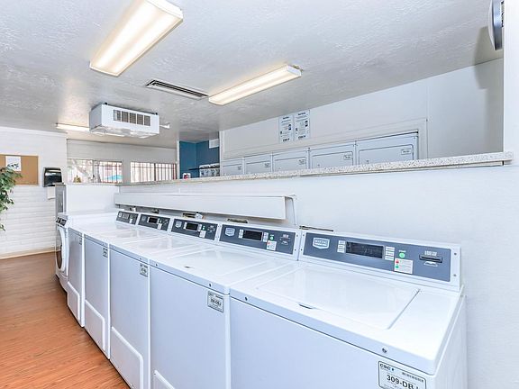 24 hr laundry room