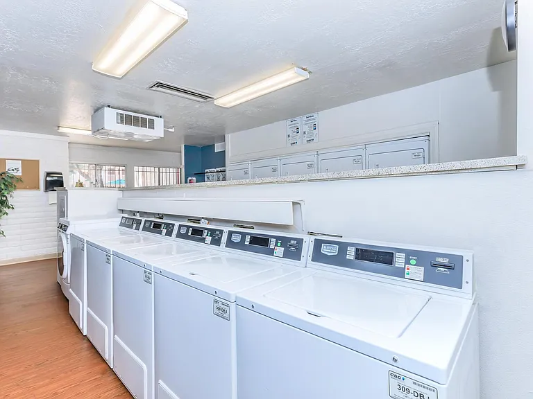 24 hr laundry room