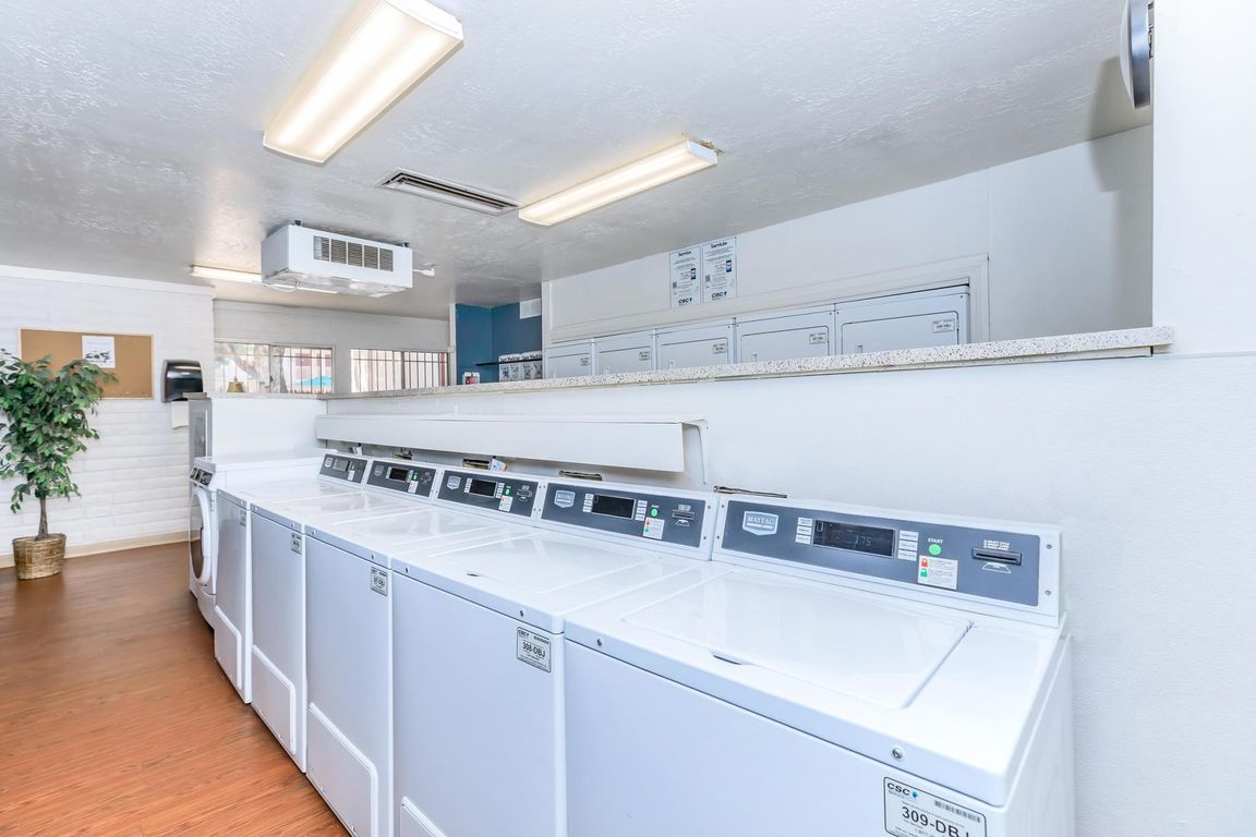 24 hr laundry room