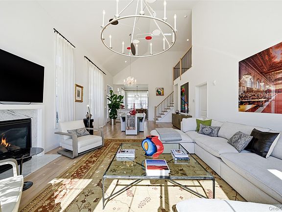 5th image of 214 Belmont Circle