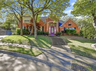 812 Lake View Ct E, Crowley, TX 76036