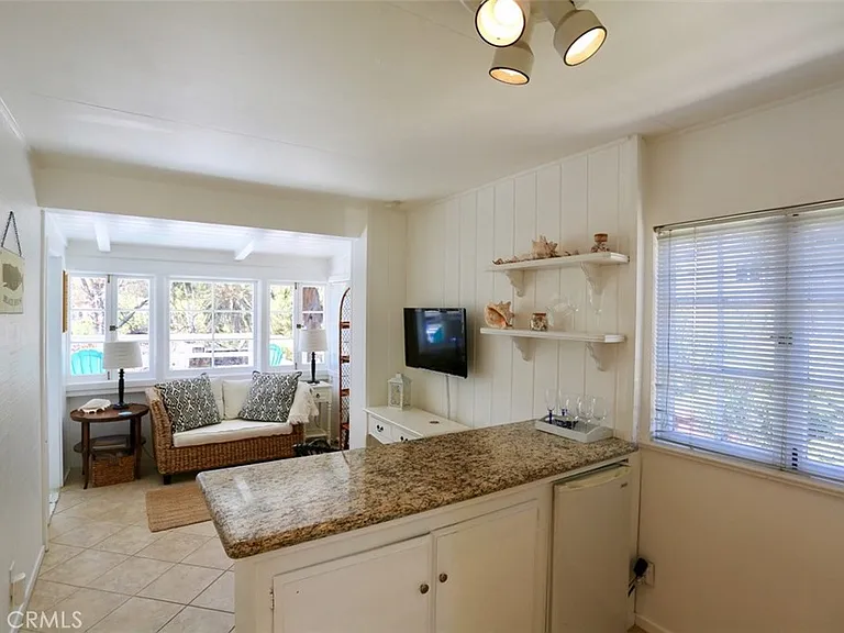 460 Saint Anns Dr — Photo 11
