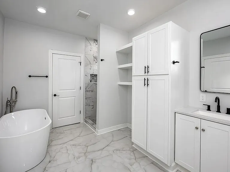 1105 W 24th St — Photo 12