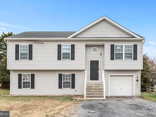 11 Eisenhower Cir, Inwood, WV 25428