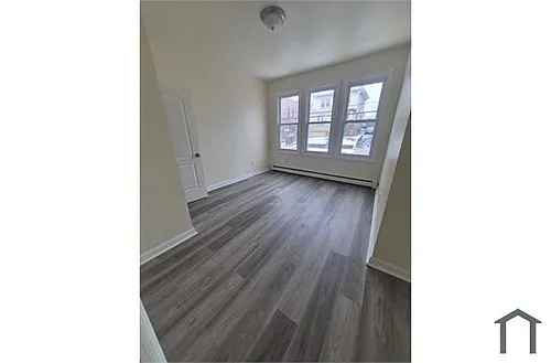 1019 Grove St #1R Photo 1