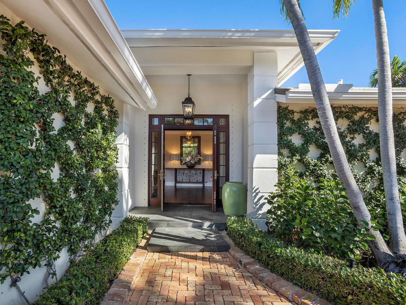 4 bed, 4.5 bath, 3725 sqft, $95,000 — Photo 3