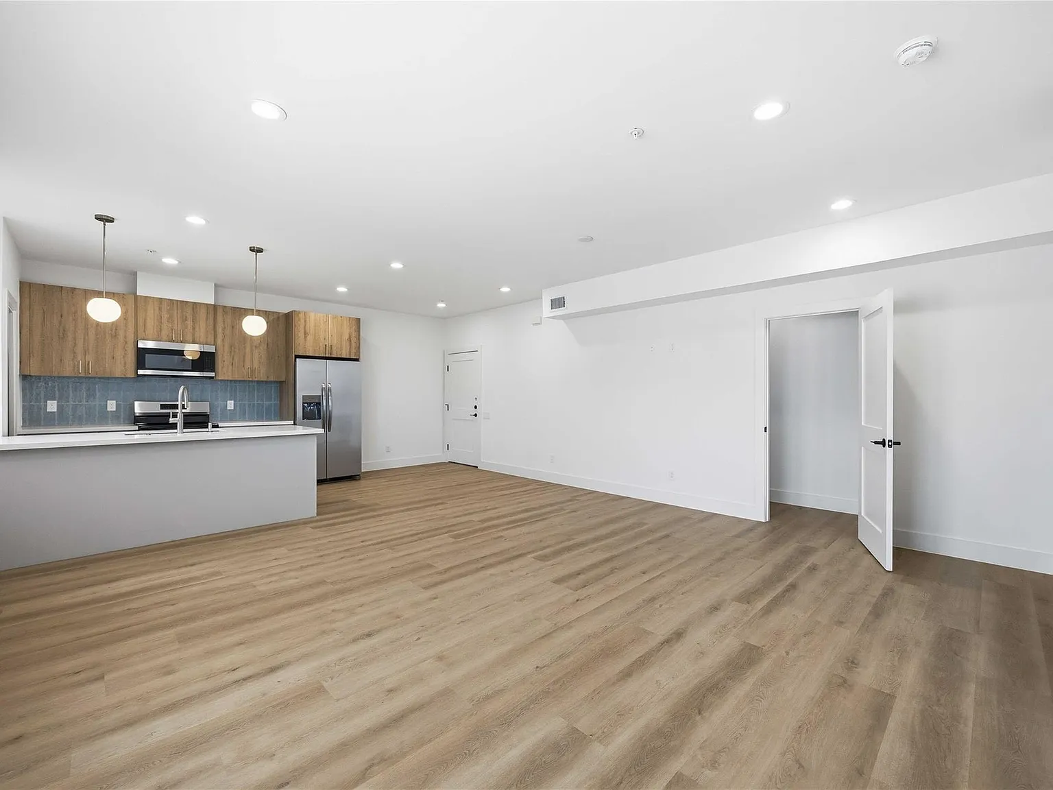 1 bed, 1.0 bath, 900 sqft, $1,350 — Photo 3