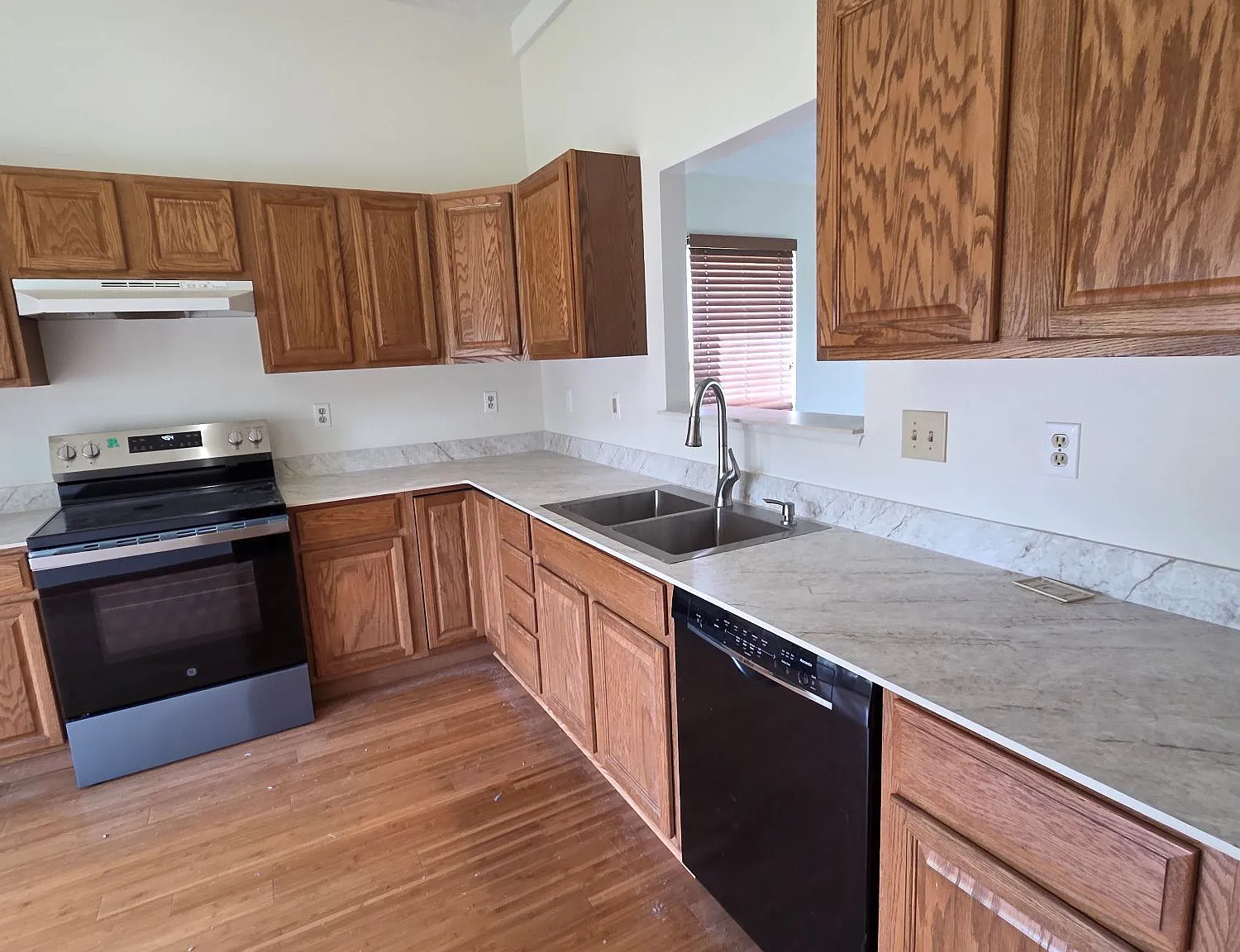 4778 Elmont Pl — Photo 3