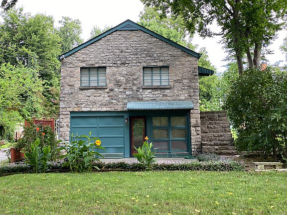 Parking area is in front of the cottage.