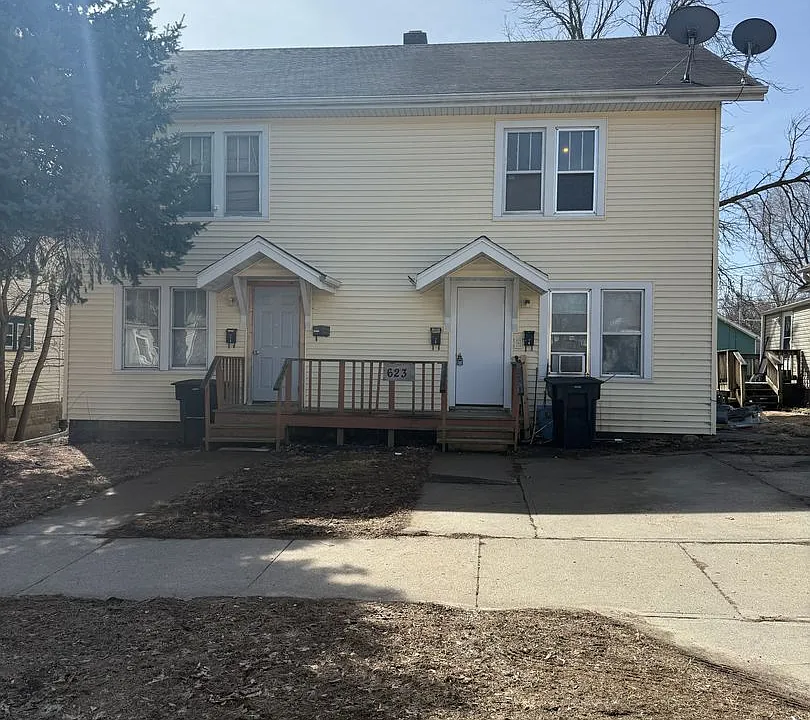 623 W Main St
