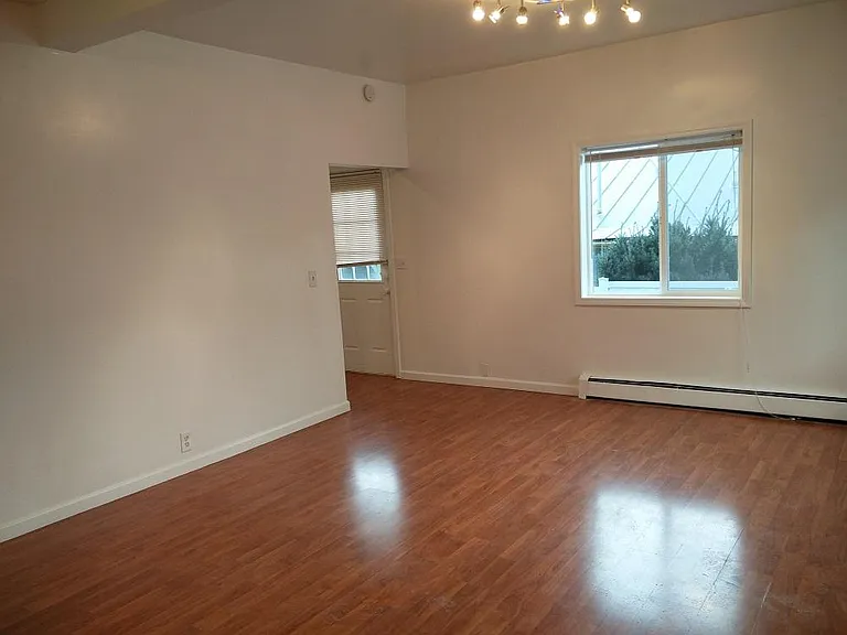 634 W Nickerson St #A — Photo 2