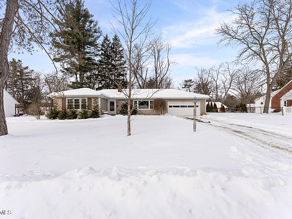 2nd image of 6 Maple Ridge Avenue