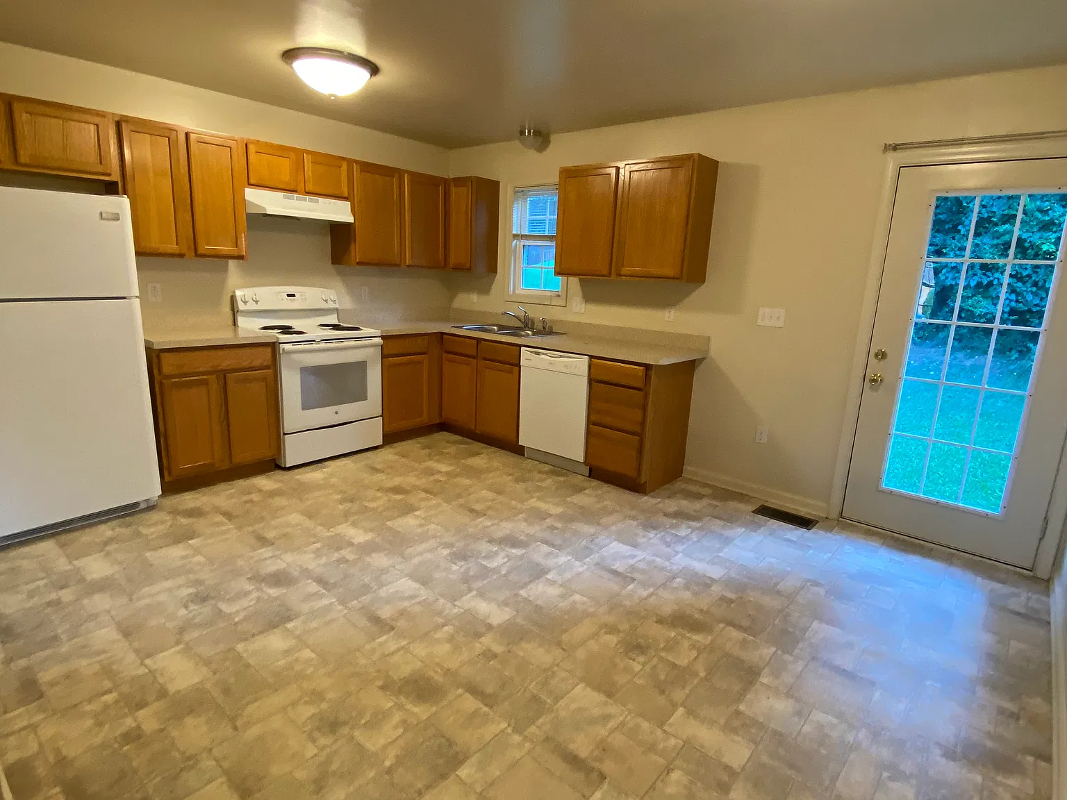 2 bed, 1.5 bath, 1088 sqft, $1,500 — Photo 3