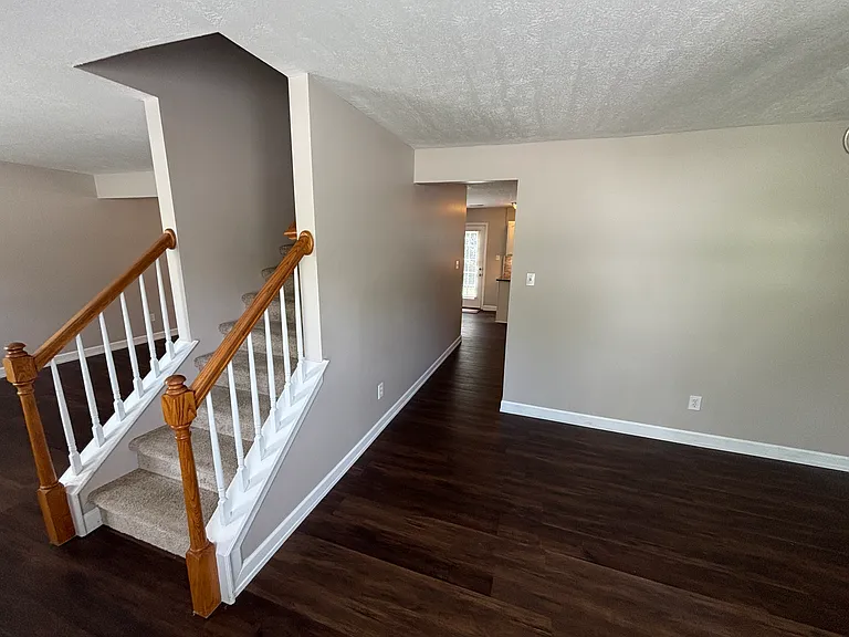 4460 Oakbank Ln — Photo 4