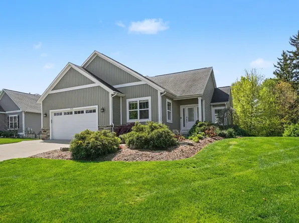 9592 Bluff Lake St, Zeeland, MI 49464