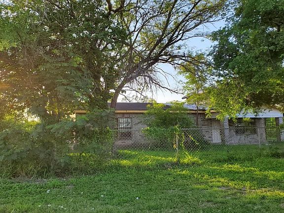 3rd image of 101 S Cindy Ave