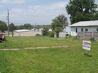 716 10th St, Auburn, NE 68305