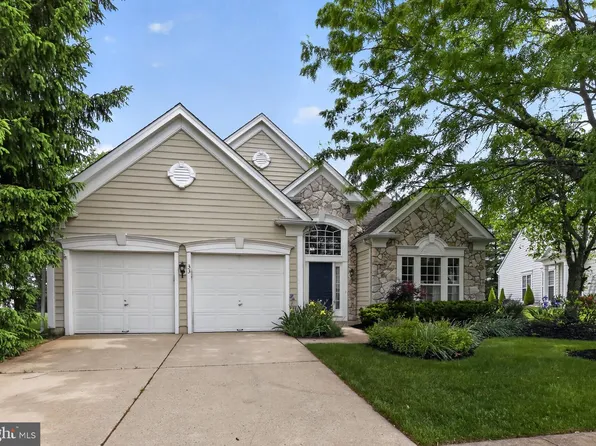 33 Festival Dr, Voorhees, NJ 08043