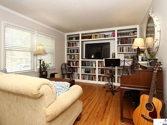 3rd image of 3944 Woods Blvd