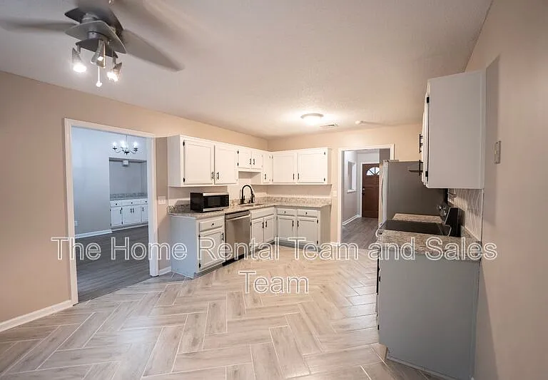 428 Floyd Cir — Photo 10