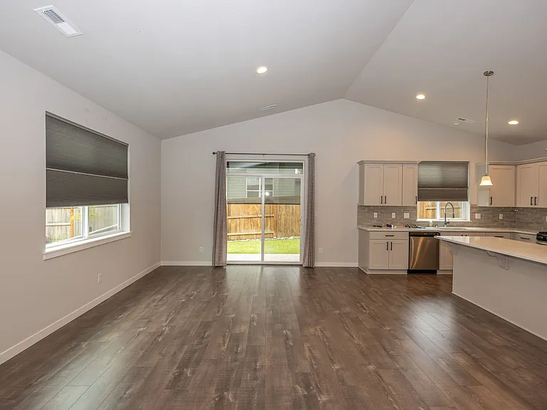 4507 NE 182nd St — Photo 3