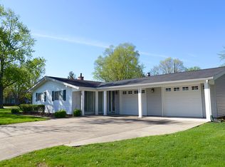 821 Tomahawk Dr, Ottawa, IL 61350